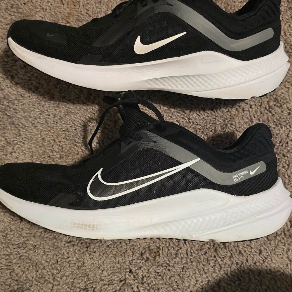 Nike Mens Size 9.5 Athletic Black shoes
